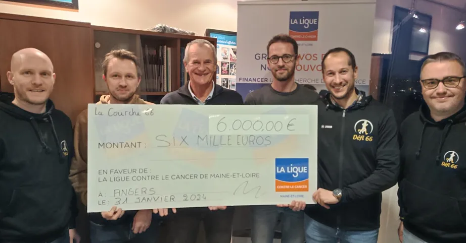 Remise d’un chèque de 6 000 € à la Ligue contre le cancer de Maine-et-Loire en janvier 2024